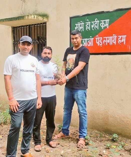 Sapling Handover to Volunteers