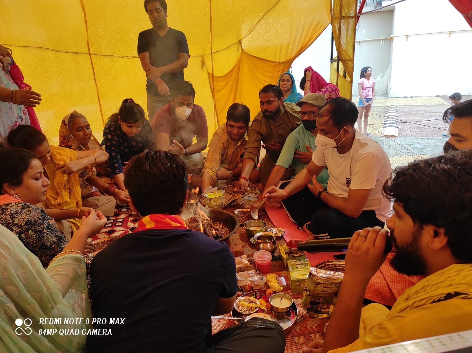 Prasad seva at the pandal (2021)