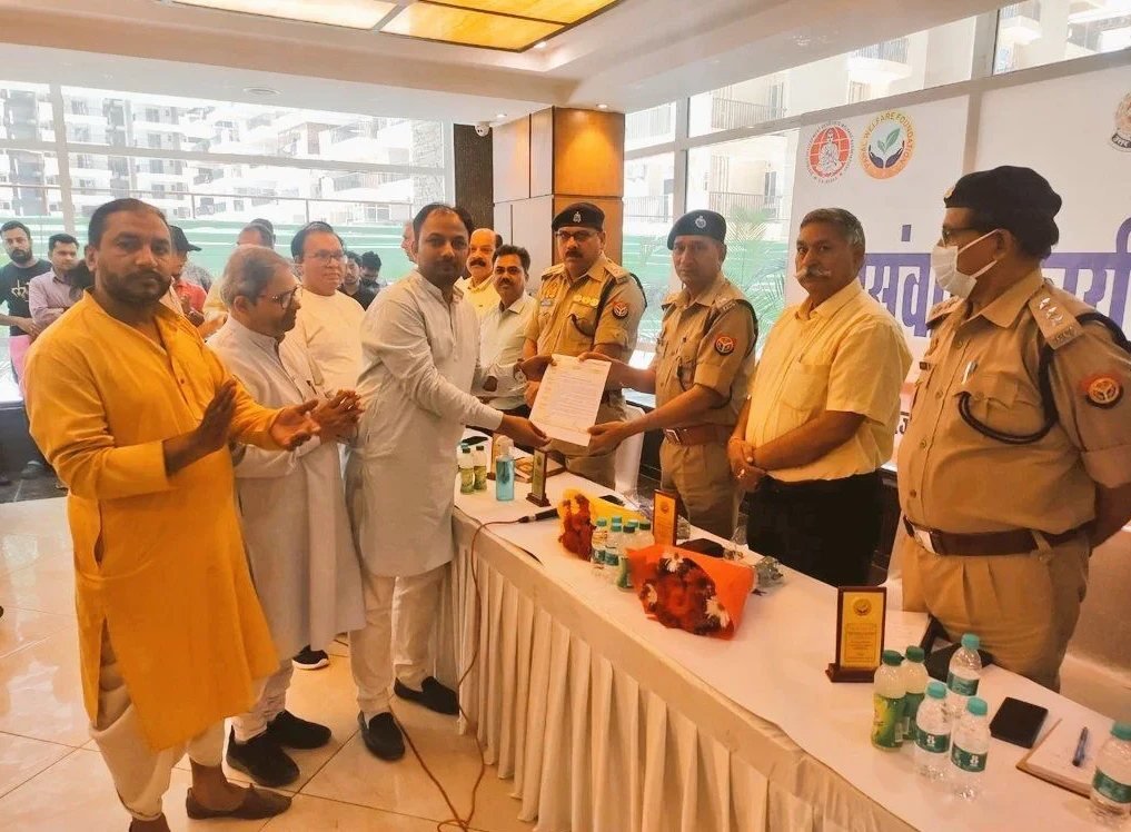 Public dialogue with police officers at Gaur City